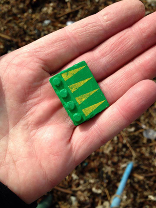 Illustration for article titled La playa a la que cada año llegan miles de piezas de Lego